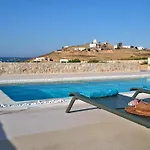 Helia With Swimming Pool וילה *