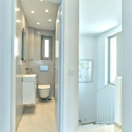 Helia With Swimming Pool Protorgia