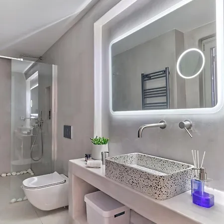 Helia With Swimming Pool *