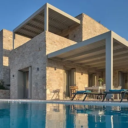 Helia With Swimming Pool *