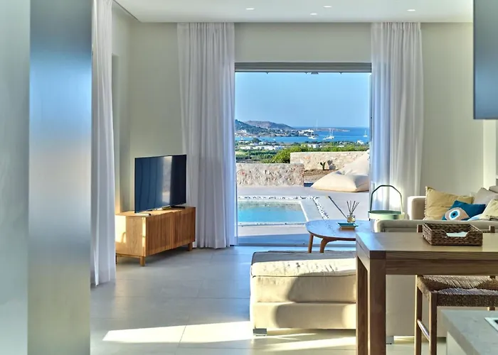 فيلة Helia With Swimming Pool