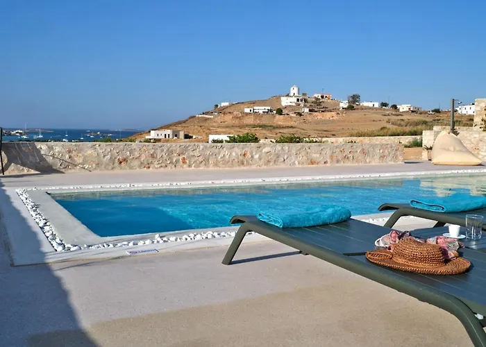 Helia With Swimming Pool فيلة *