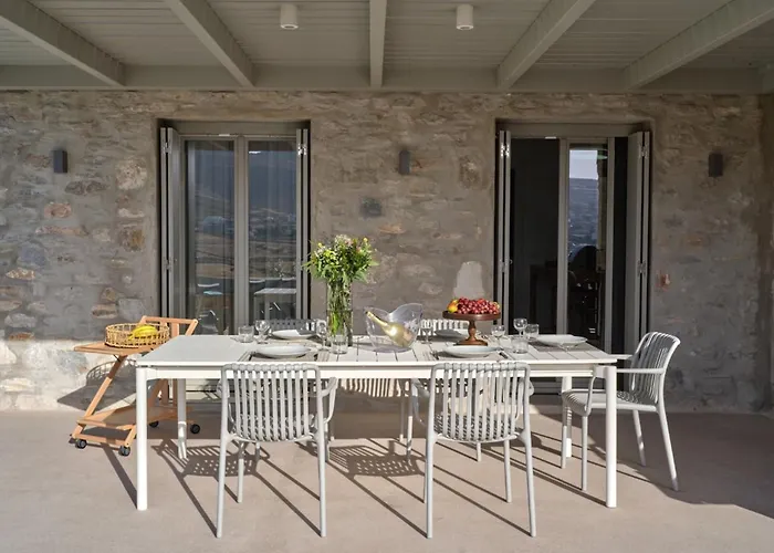 فيلة Helia With Swimming Pool *