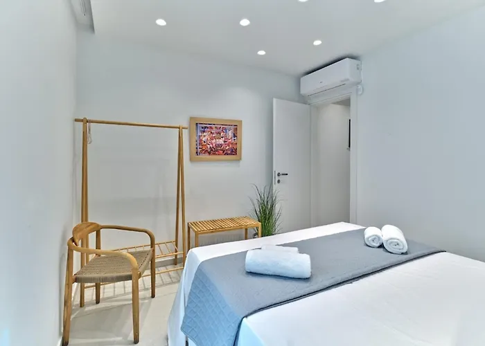 فيلة Helia With Swimming Pool