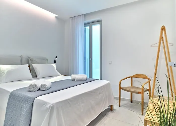 Helia With Swimming Pool فيلة *